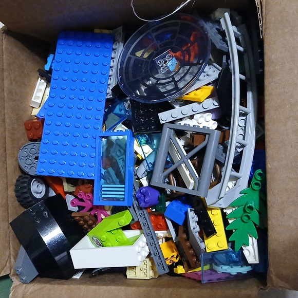 Lego Other - LEGO 4.5 lbs Bricks Technic Baseplates Mixed Bulk